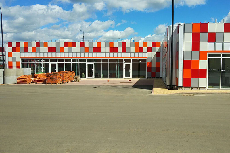 Работы по вентилируемому фасаду павильонов